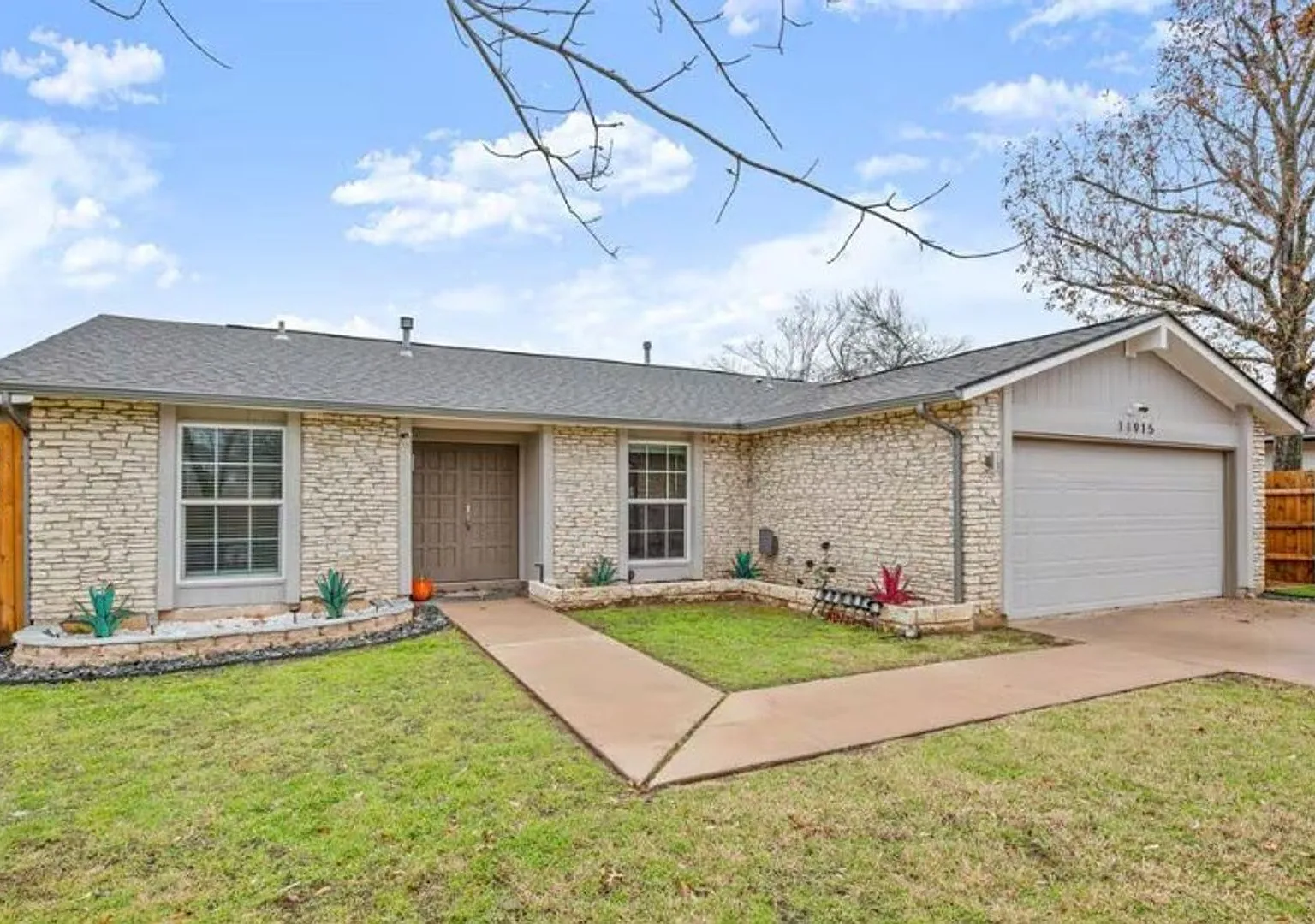 11915 Wander Ln, Austin, Texas 78750 — Photo 2
