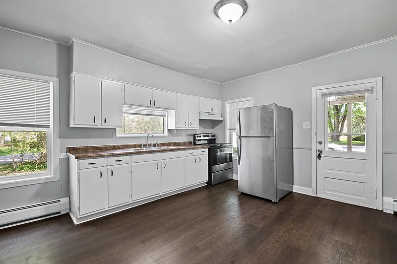 2 bed, 1.0 bath, $999 — Photo 3