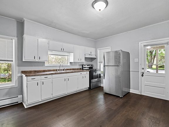 3rd image of 111 Center St