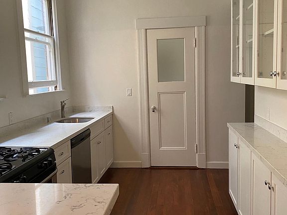 5th image of 2036 Green St Unit 2