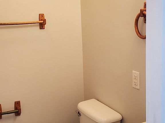 5th image of 712 Alleghany St