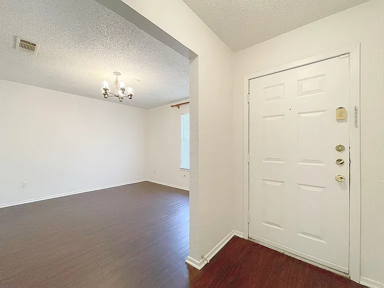 656 Mairo St — Photo 2