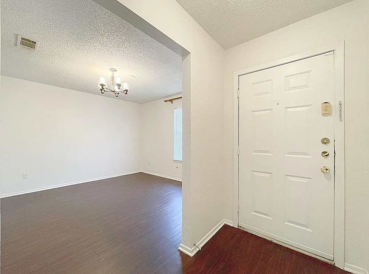 Building Photo - 656 Mairo St