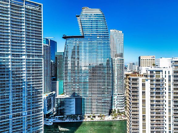 2nd image of 300 Biscayne Boulevard Way #1509