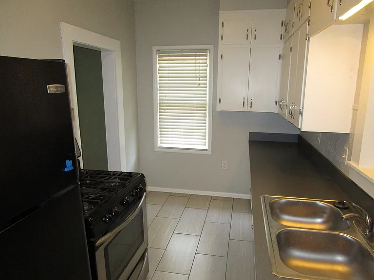 611 S Flood Ave — Photo 8