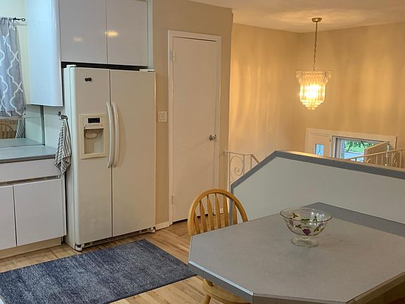 5th image of 264 N Poplar St
