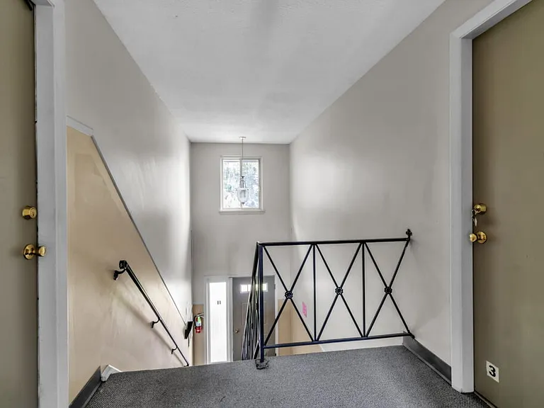 Portland Manor — Photo 14
