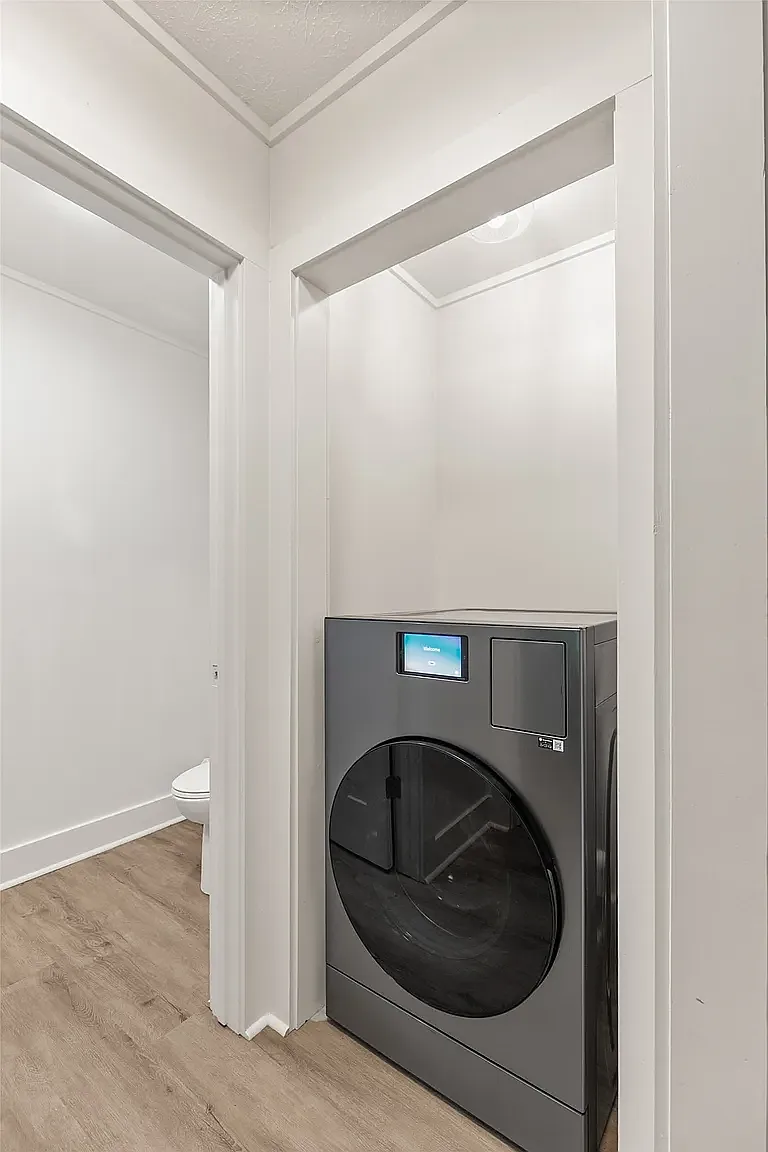 1 bed, 1.5 bath, 1000 sqft, $1,800 — Photo 3