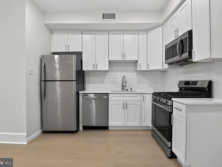 630 N 2nd St #2 — Photo 2