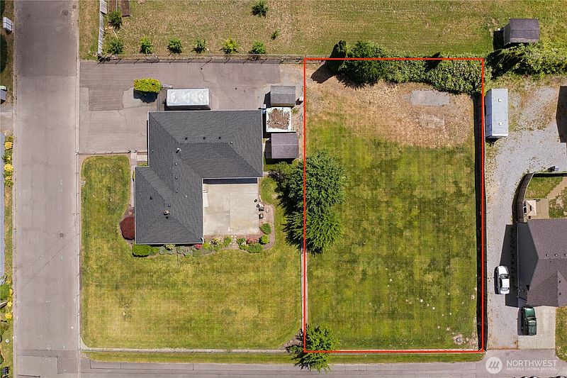 2nd image of 428 4th Avenue SE