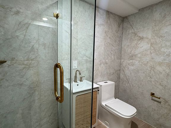 3rd image of 604 Palisade Ave #1