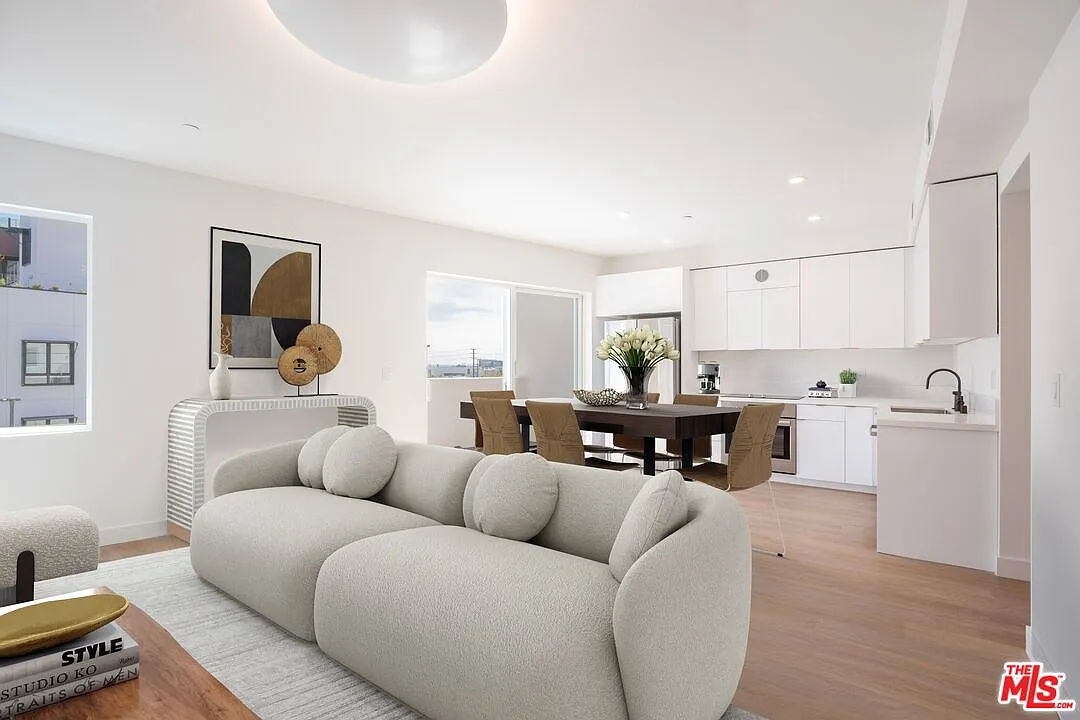 1 bed, 1.0 bath, 1113 sqft, $3,890 — Photo 1