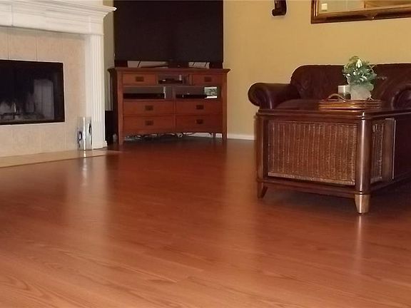 3rd image of 575 Pinnacle Dr