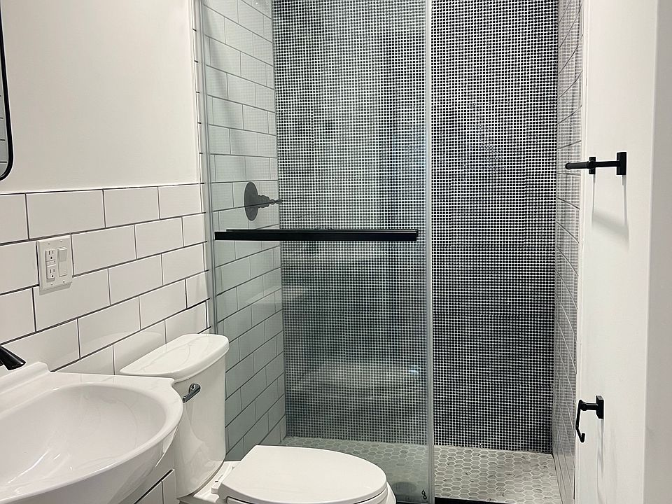 Bathroom 1 (en Suite)