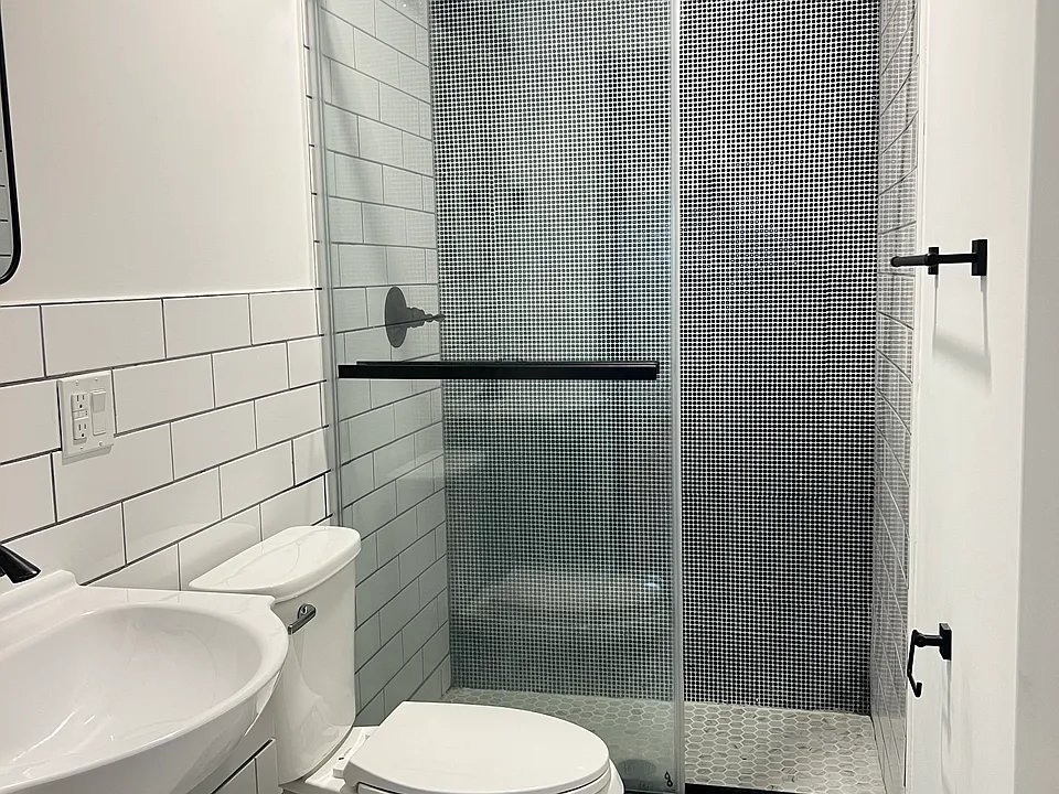 Bathroom 1 (en Suite)