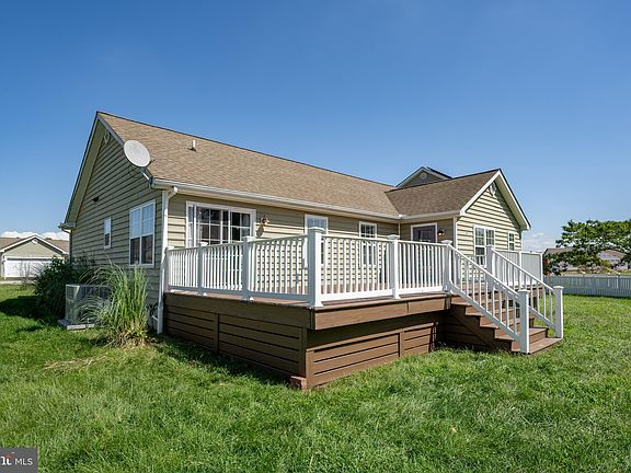 5th image of 30924 Clubhouse Cir
