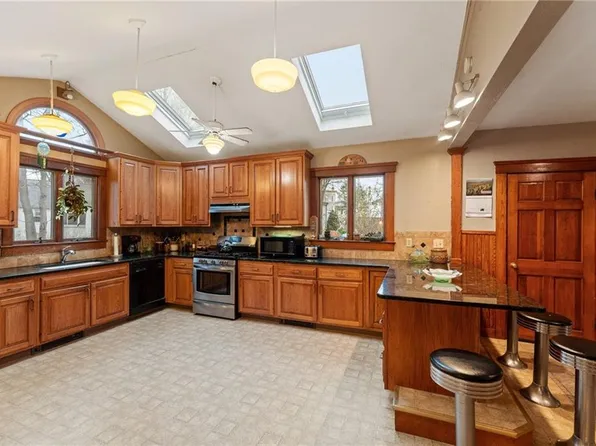 197 Avenue C, Woonsocket, RI 02895