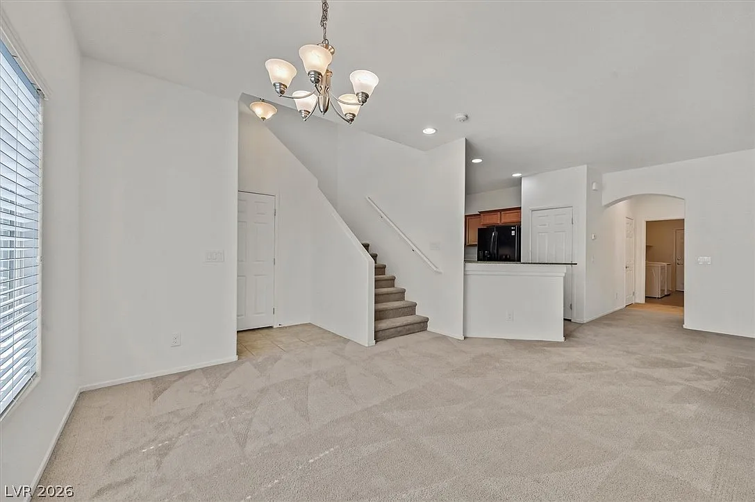4 bed, 3.0 bath, 2423 sqft, $2,200 — Photo 3