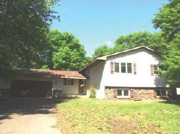 4711 Laura Ln, Shoreview, MN 55126