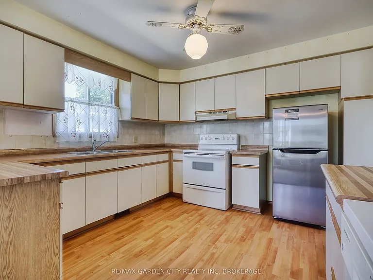 7740 Chorozy St — Photo 12