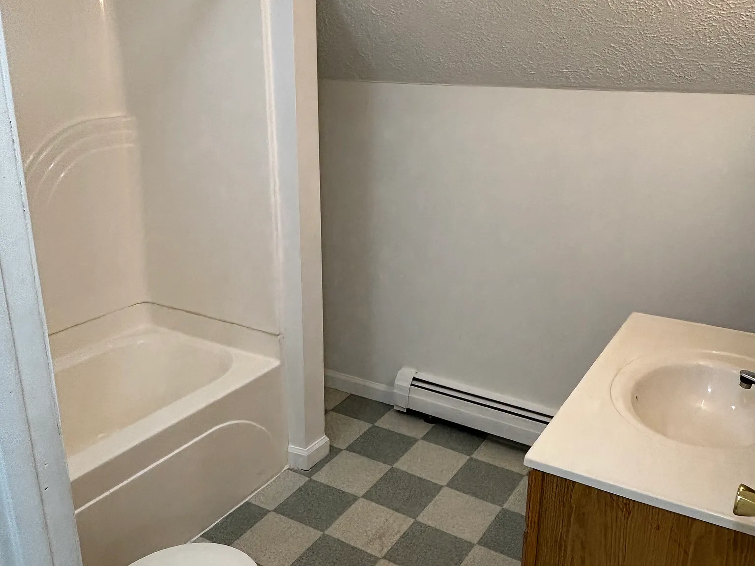 53 N Elm St — Photo 4