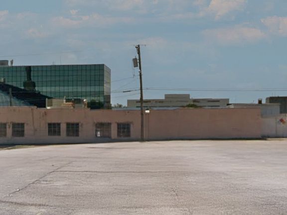 3rd image of 313 W Madison St