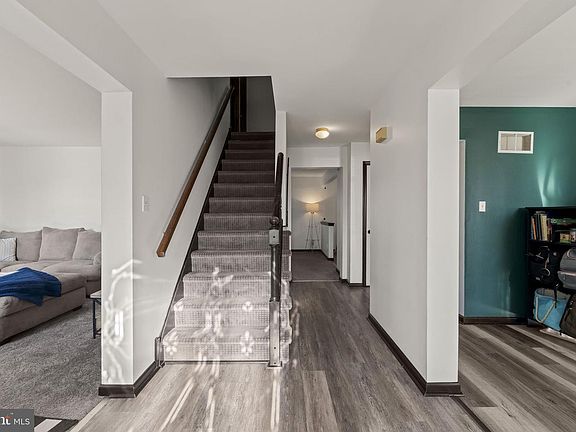 3rd image of 9 Green Acre Way