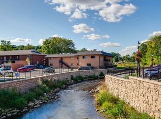 100 S Main St, Algonquin, IL 60102