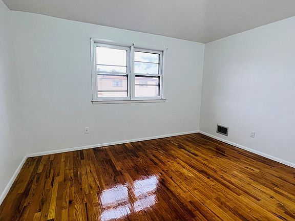 4th image of 291 Fairbanks Ave