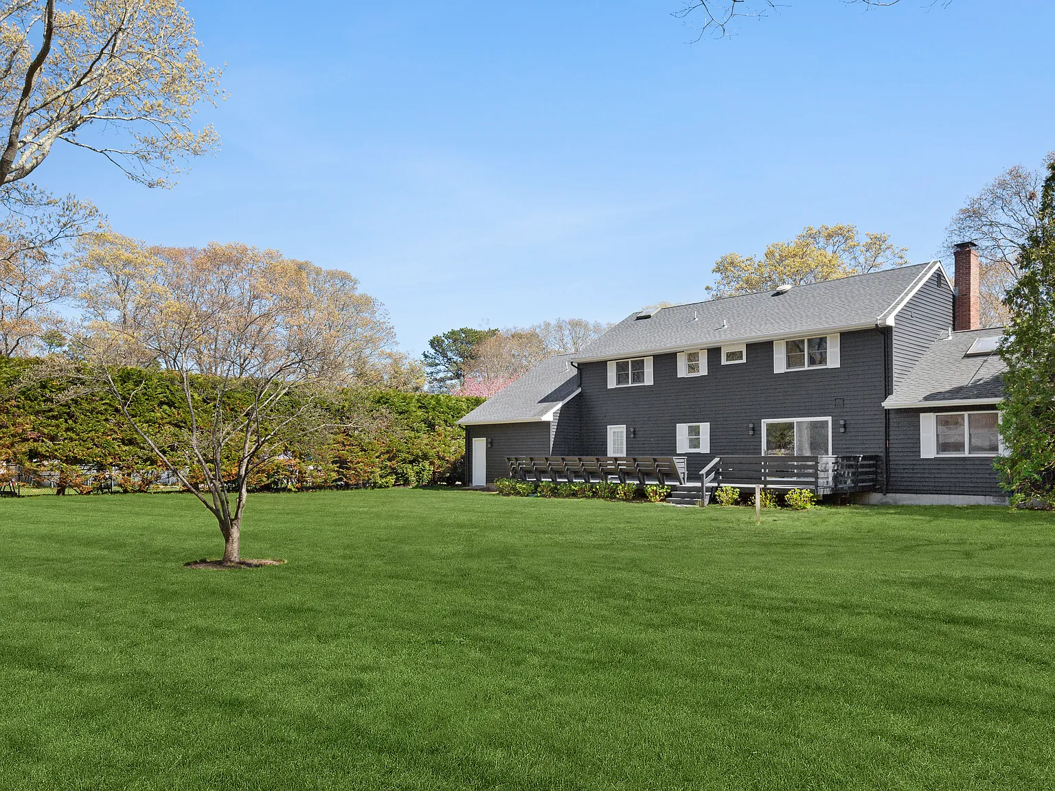 Year Round in Hampton Bays — Photo 3