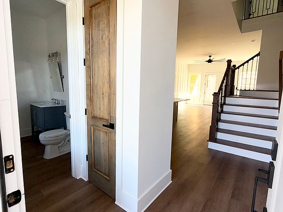 2nd image of 137 Stoneybrook Dr