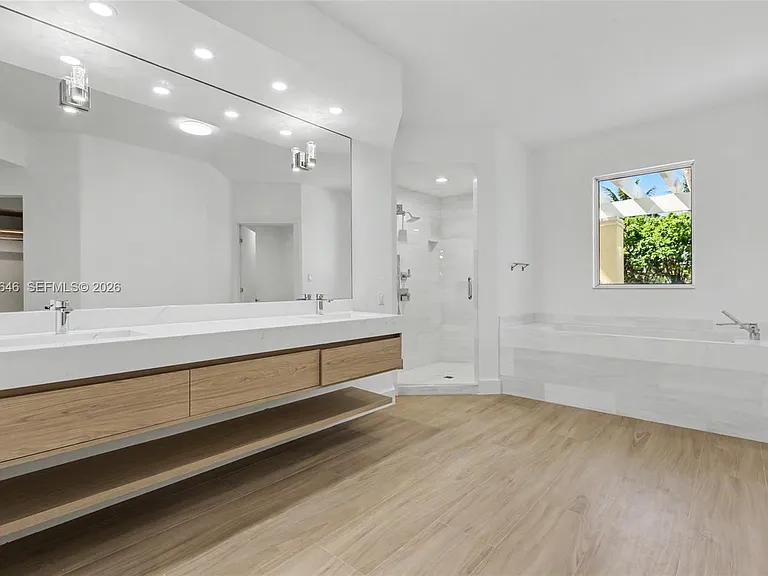 731 Crandon Blvd #208 — Photo 44