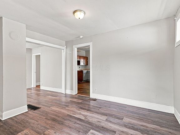 4th image of 2884 E 9th Ave