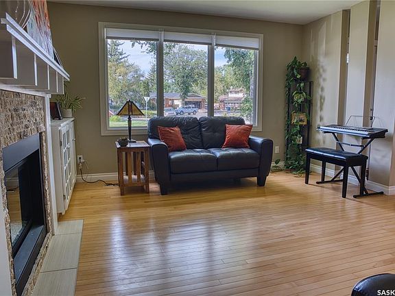 4th image of 239 RODENBUSH DRIVE