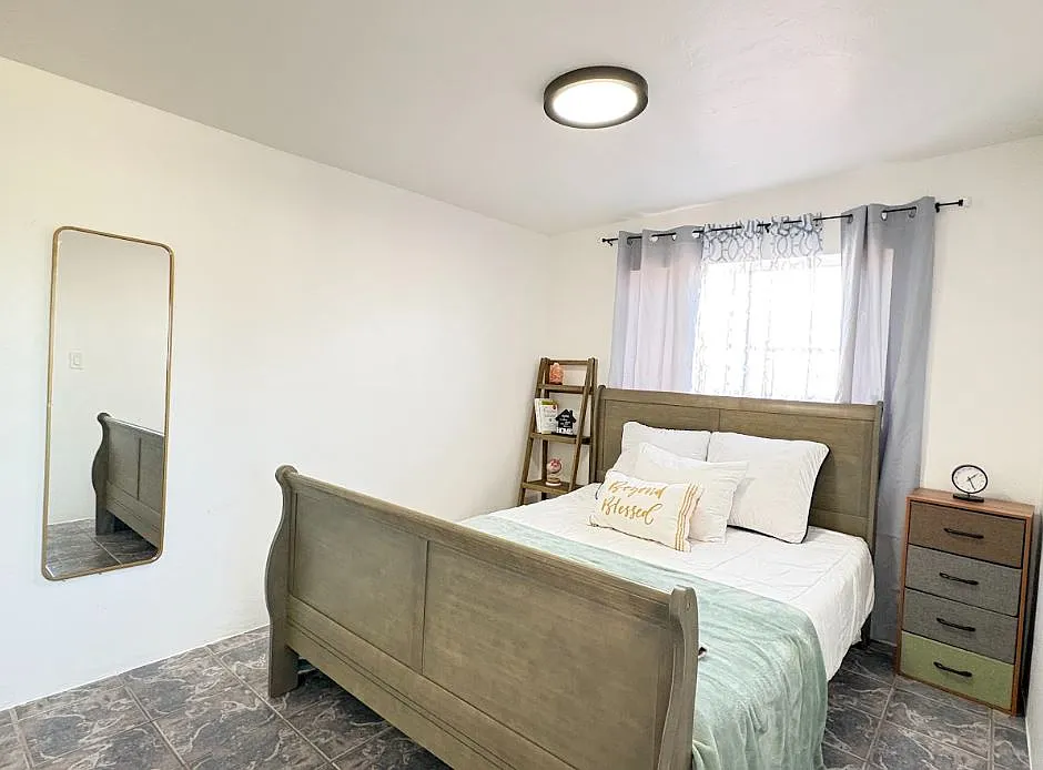 Building Photo - 2437 N Edith Blvd #B