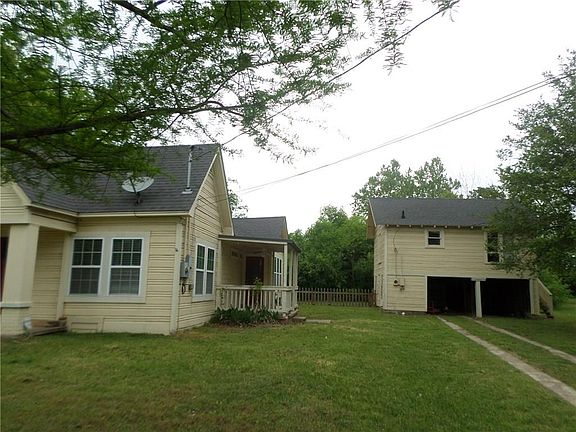 3rd image of 206 W Myrtle St