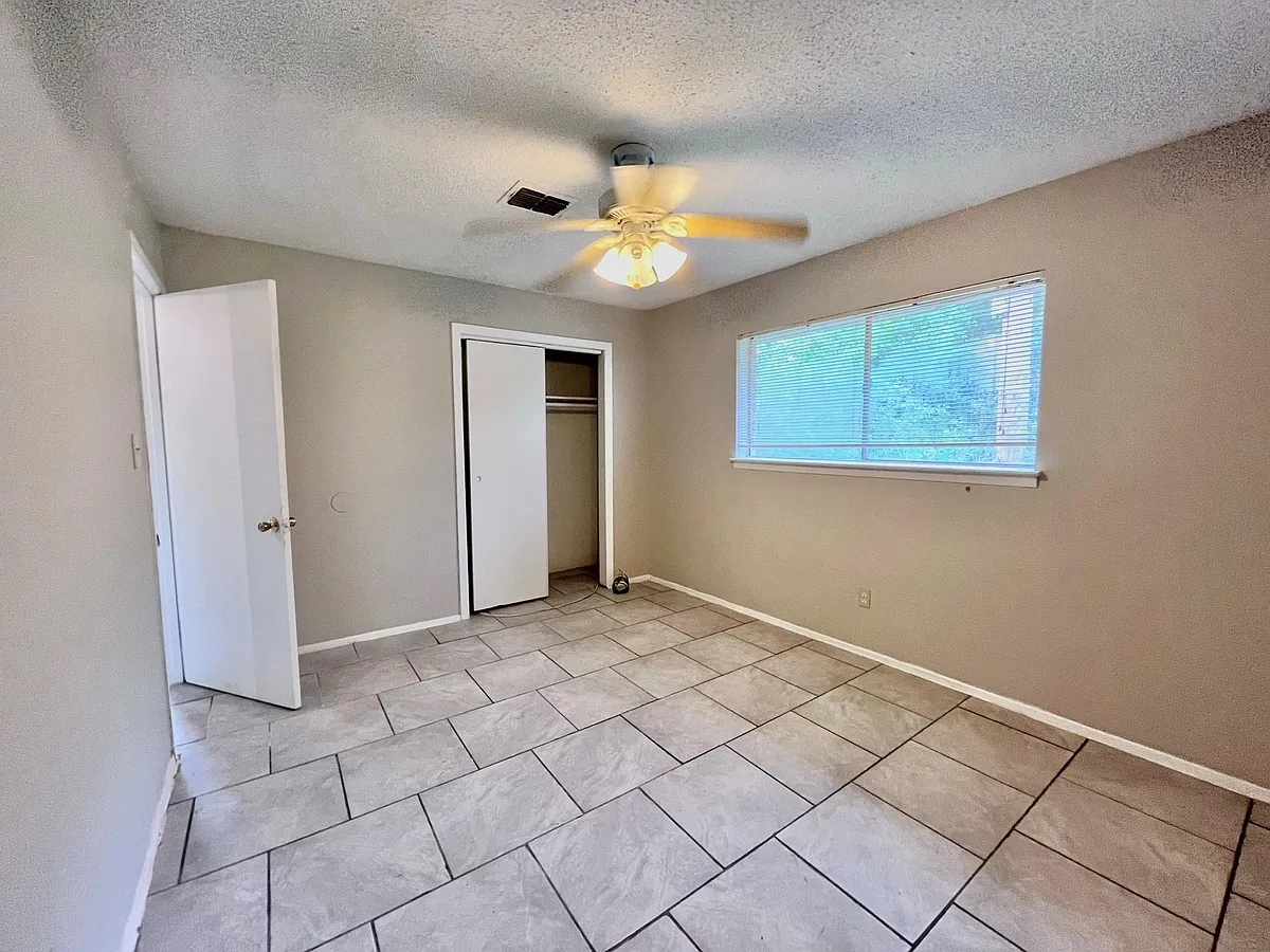 Photo 1 of 14 - 3021 Sycamore Ave #8 - Bay City, TX Primary Photo - 3021 Sycamore Ave #8