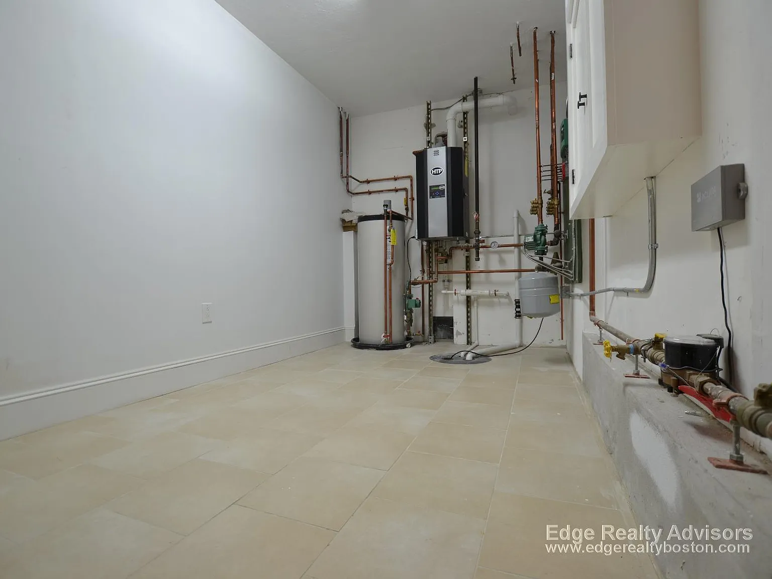 5 bed, 3.5 bath, 2129 sqft, $6,100 — Photo 4