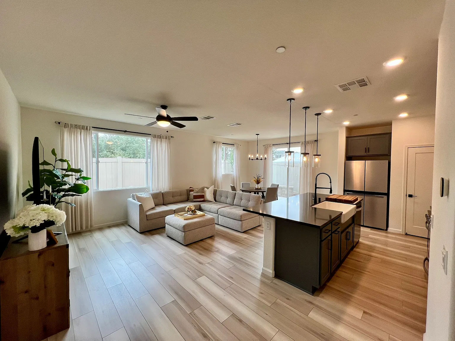 3 bed, 2.5 bath, 1583 sqft, $2,895 — Photo 3