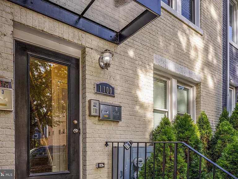 1100 Holbrook Ter NE #1 — Photo 2