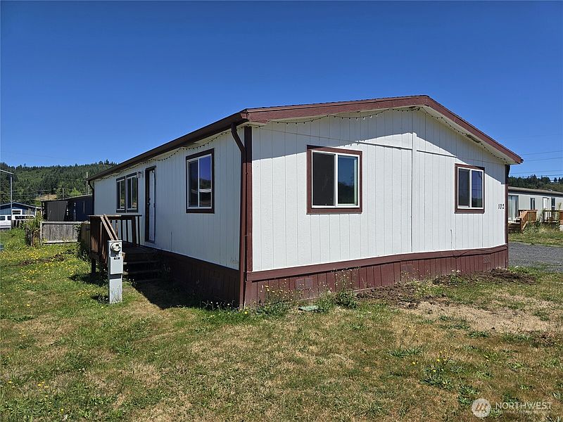 3rd image of 102 Nancy Lane