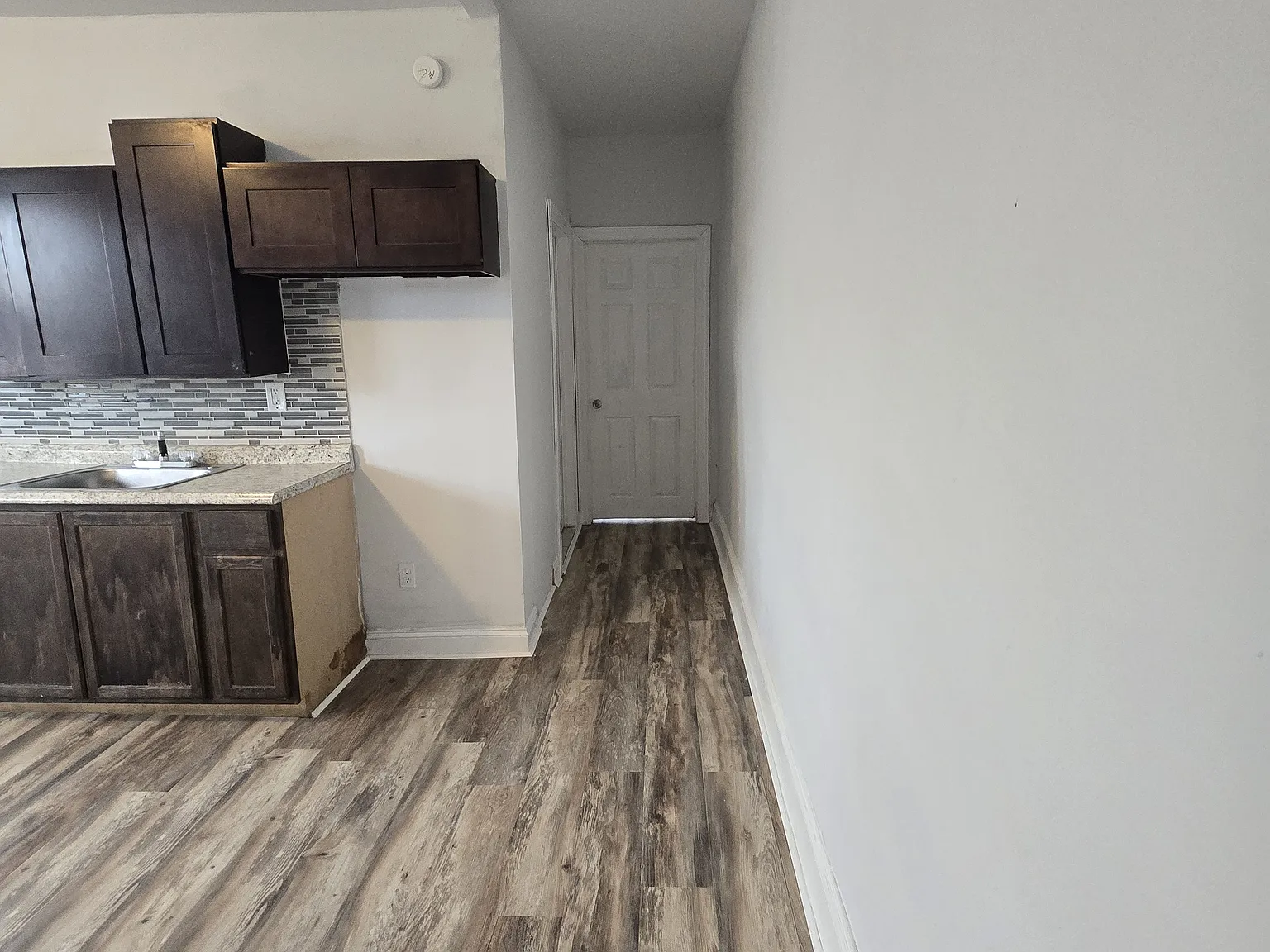 2 bed, 1000 sqft, $1,075 — Photo 2