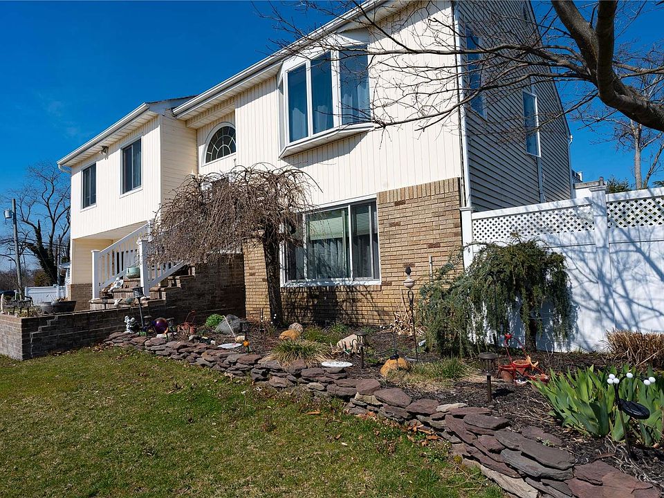 1st image of 7 Belcul Court