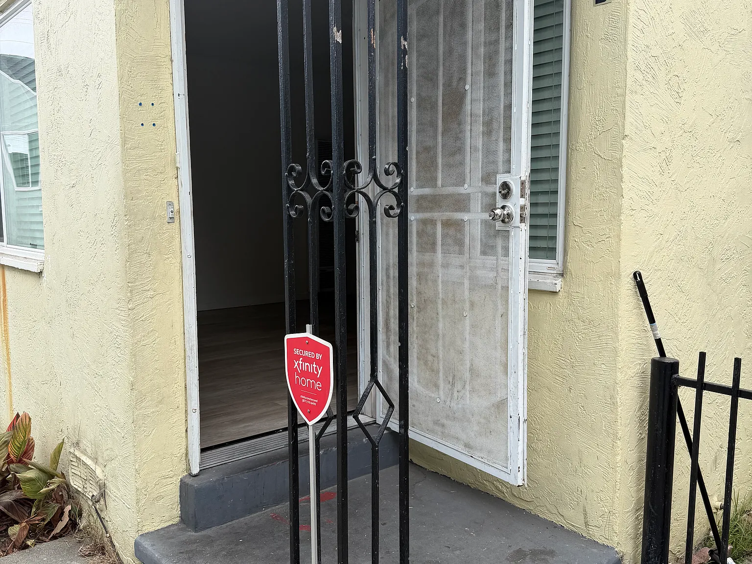 2 bed, 1000 sqft, $2,400 — Photo 2