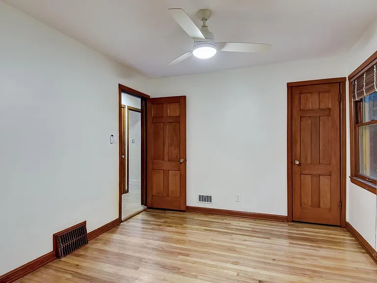 115 E Henry Clay St — Photo 12