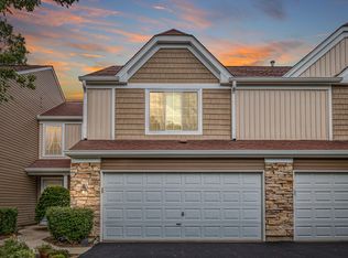 371 Locksley Dr, Streamwood, IL 60107