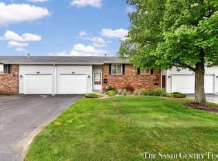 1502 Meadow Ln, Grand Haven, MI 49417
