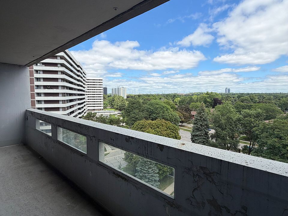 1st image of 60 Inverlochy Blvd #802