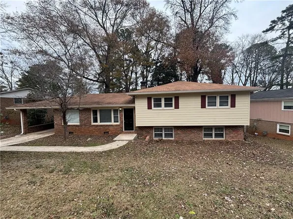 847 Needle Rock Dr, Stone Mountain, GA 30083
