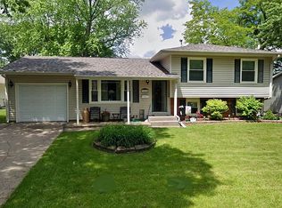 3602 Oakwood Dr, Bettendorf, IA 52722